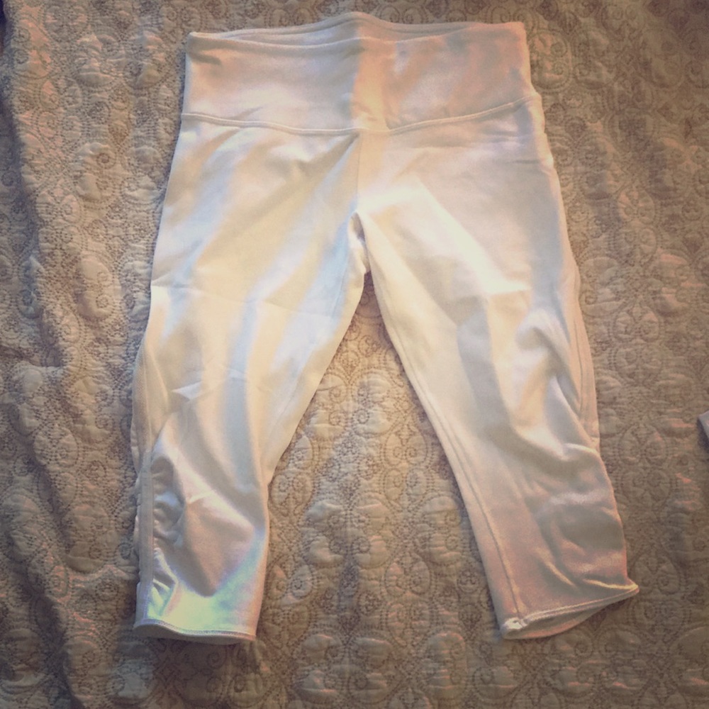 Lululemon white capris